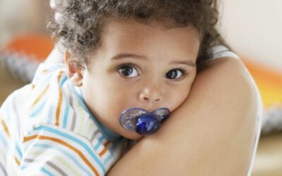 “The Pros and Cons of Pacifiers: Striking the Right Balance for Your Baby”